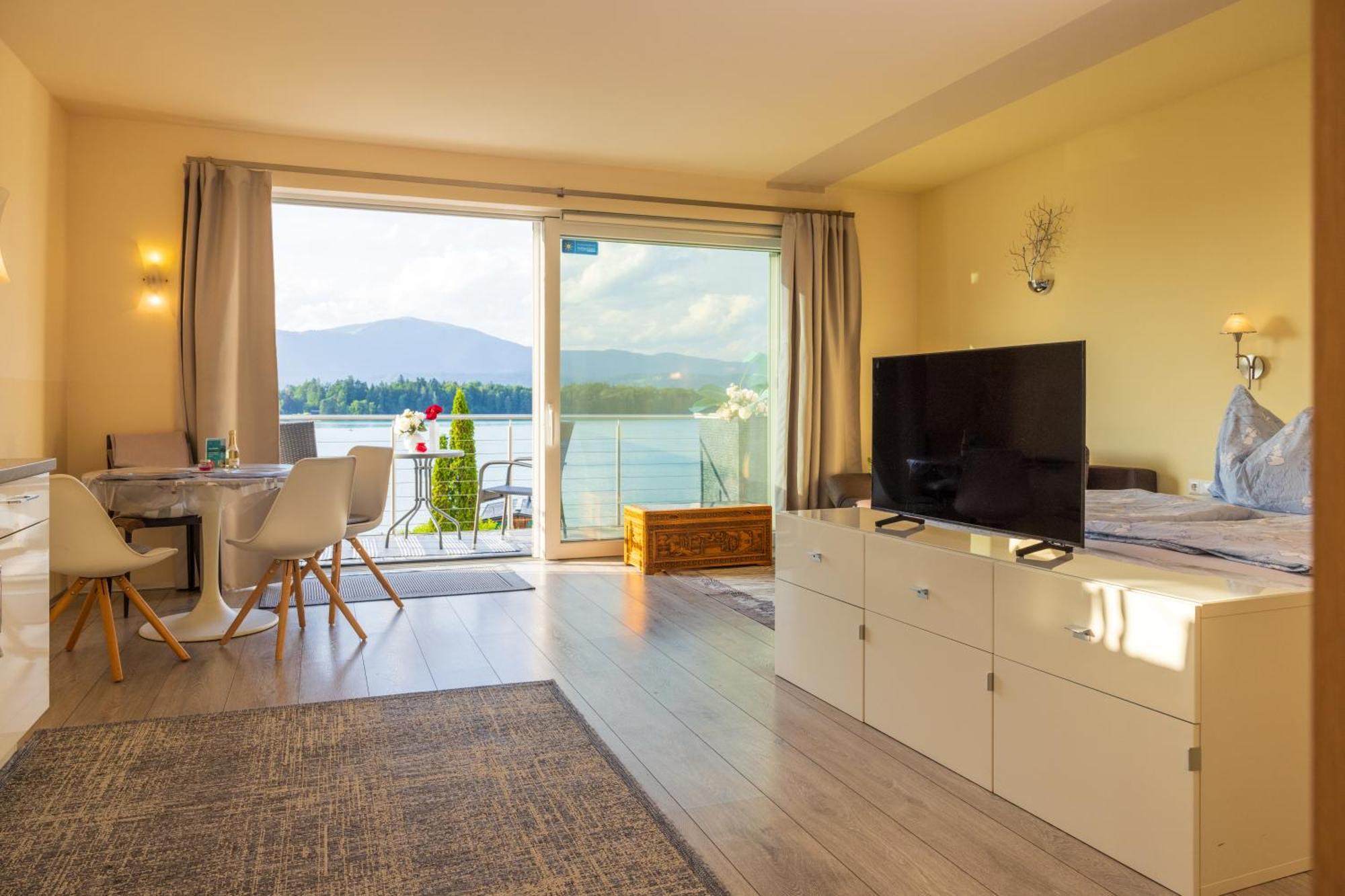 Lakeside Apartments - Adults Only ファアーク・アム・ゼー エクステリア 写真